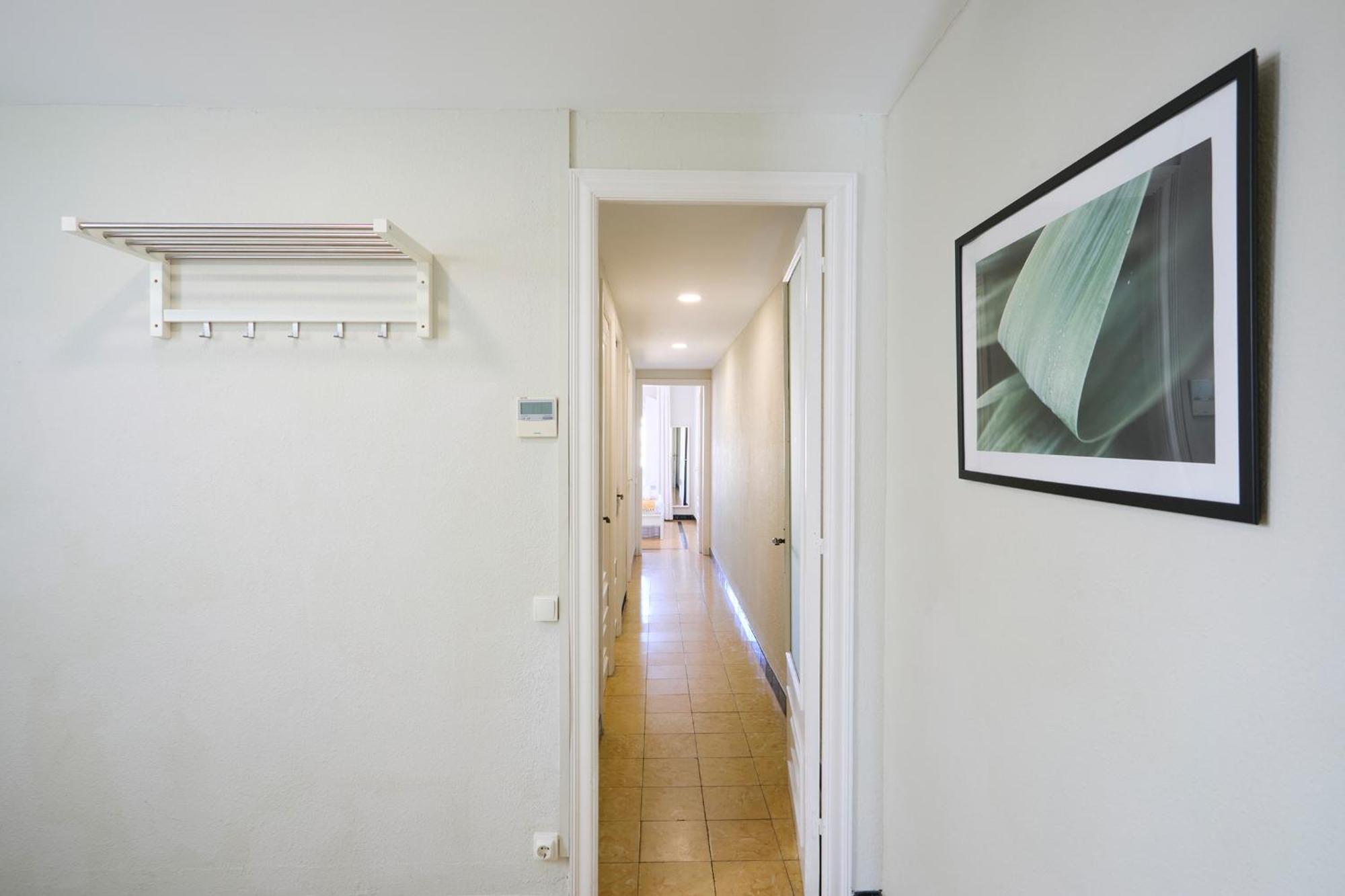 63Par1016- Sunny Apartment In Paralel Barcelona Exterior foto